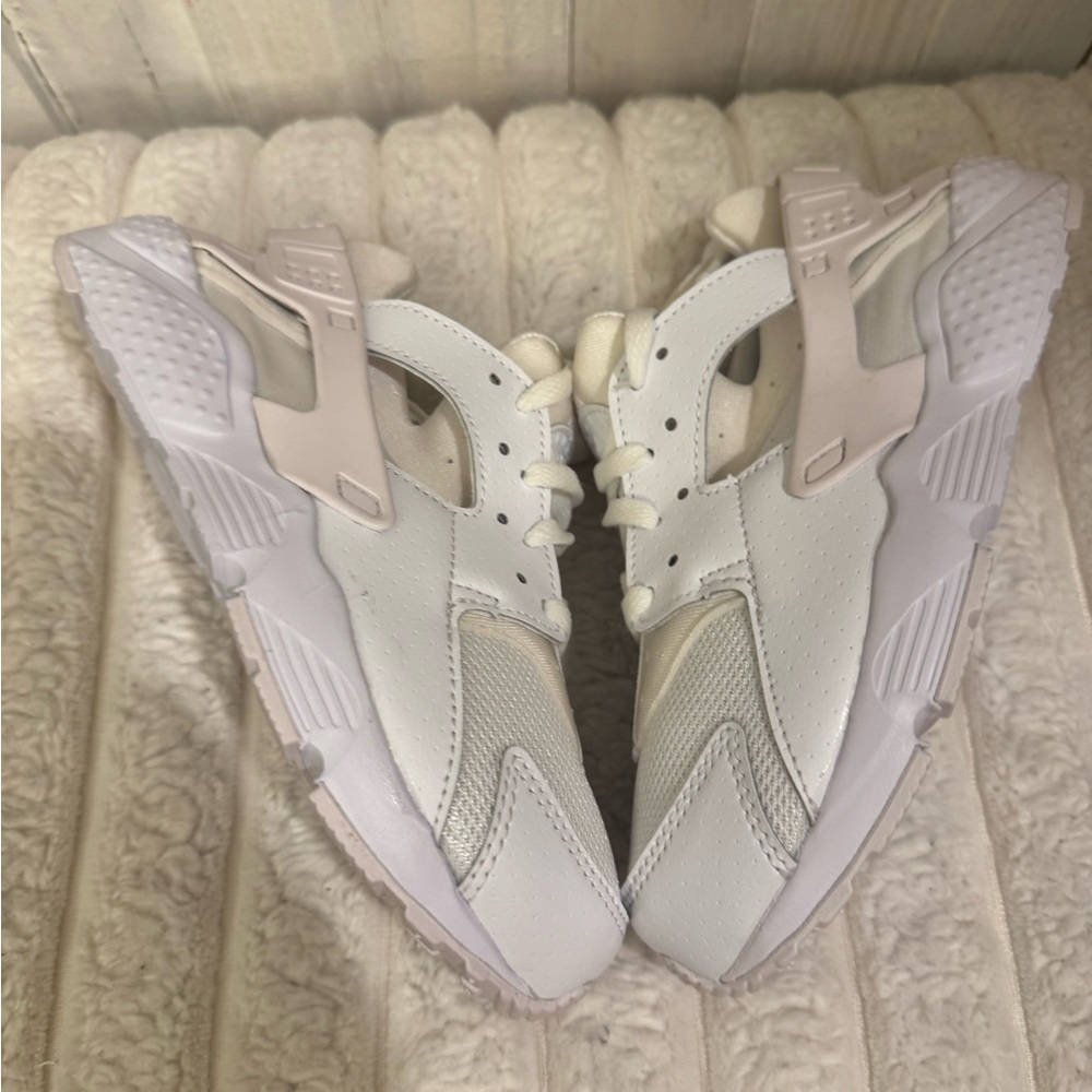 Nike Air Huaraches - Size 1Y - Worn once - No Box - 2 tone White - Picture 5 of 9